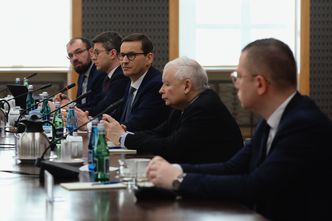 Polacy zmęczeni uporem rządu. Chcą ustępstw wobec KE