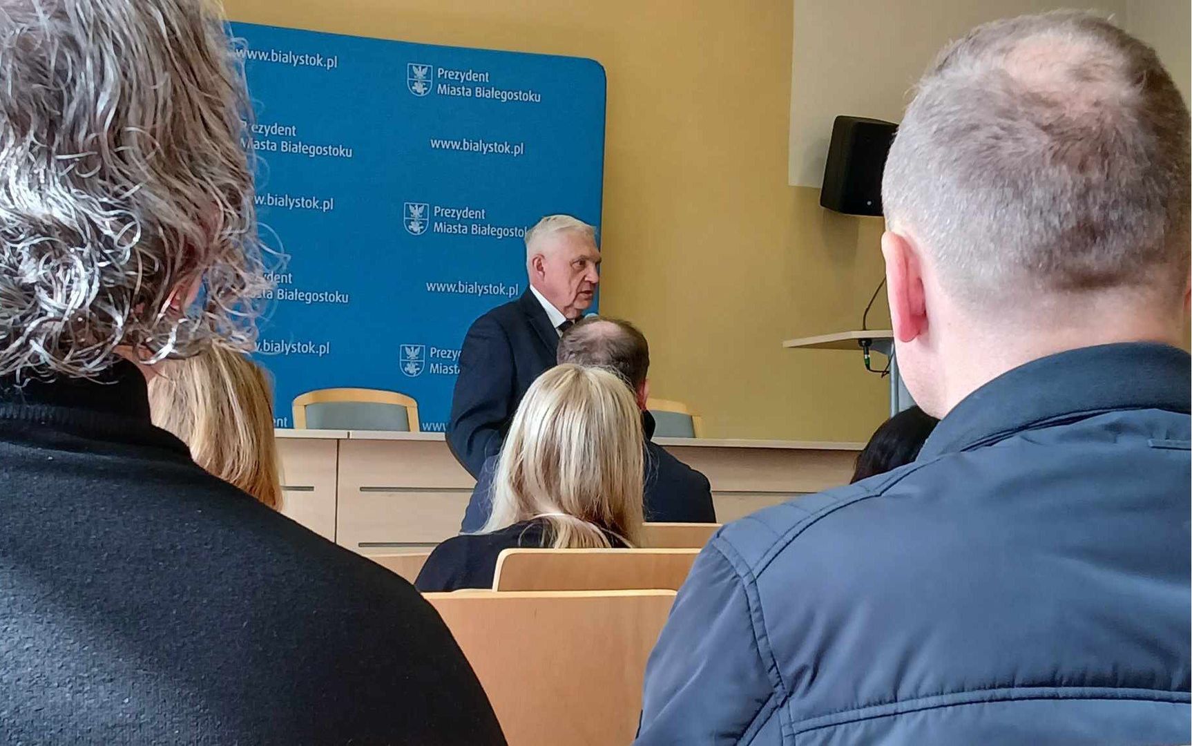 Spotkanie mieszkańców z prezydentem, urzędnikami i radnymi w I LO