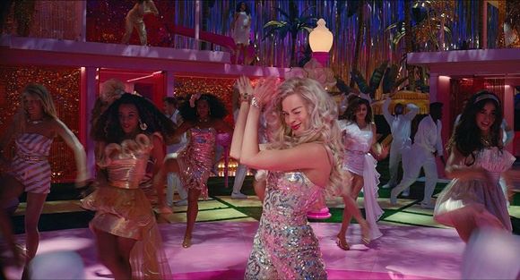 "Barbie" podbija polskie kina. "Marketingowy majstersztyk"