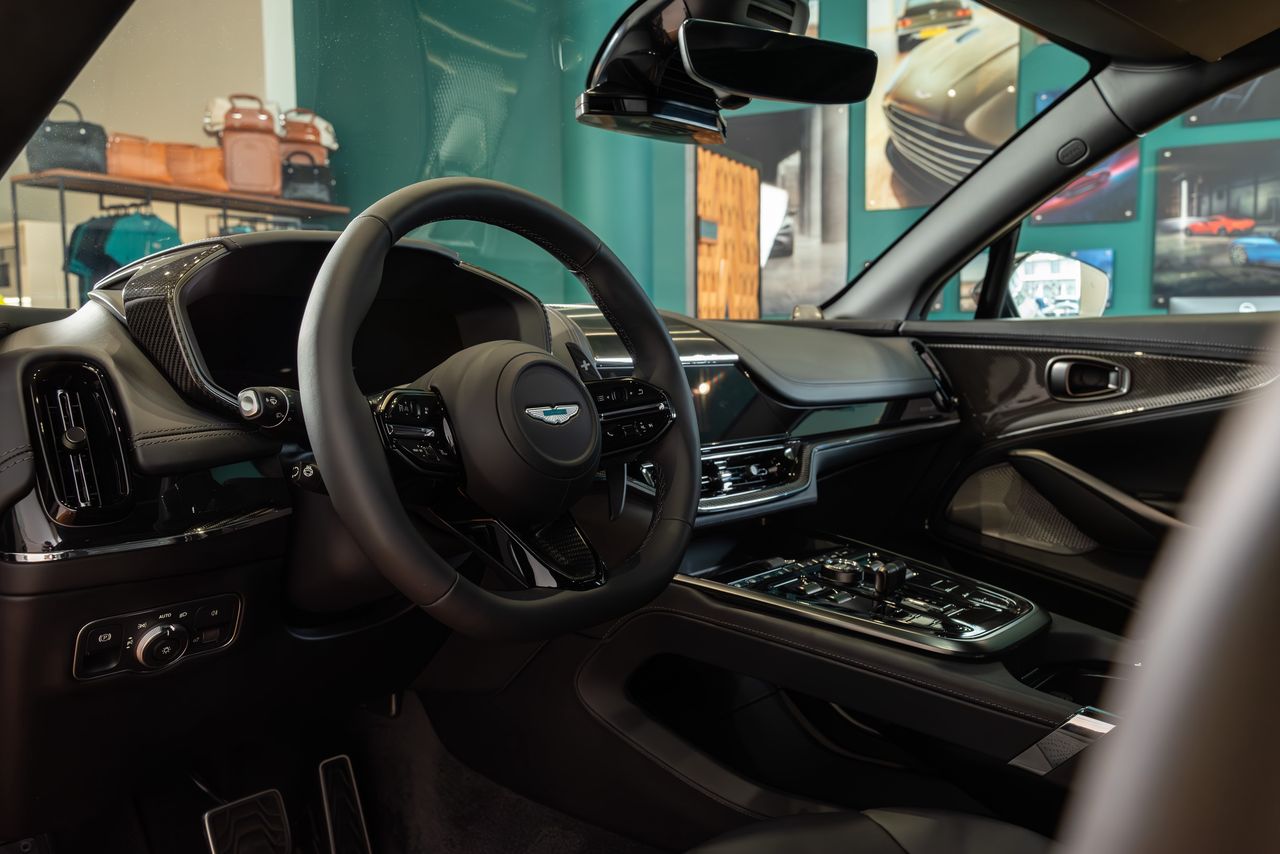 Aston Martin DBX S