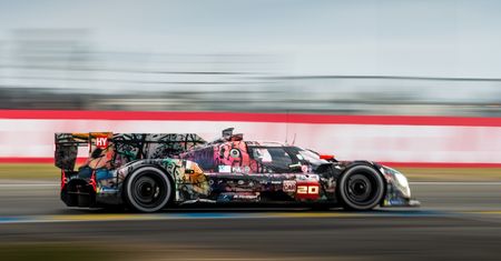 Widziałem w ruchu najszybsze płótno świata. BMW M Hybrid V8 Art Car Julie Mehretu popędziło 338 km/h prostą Mulsanne
