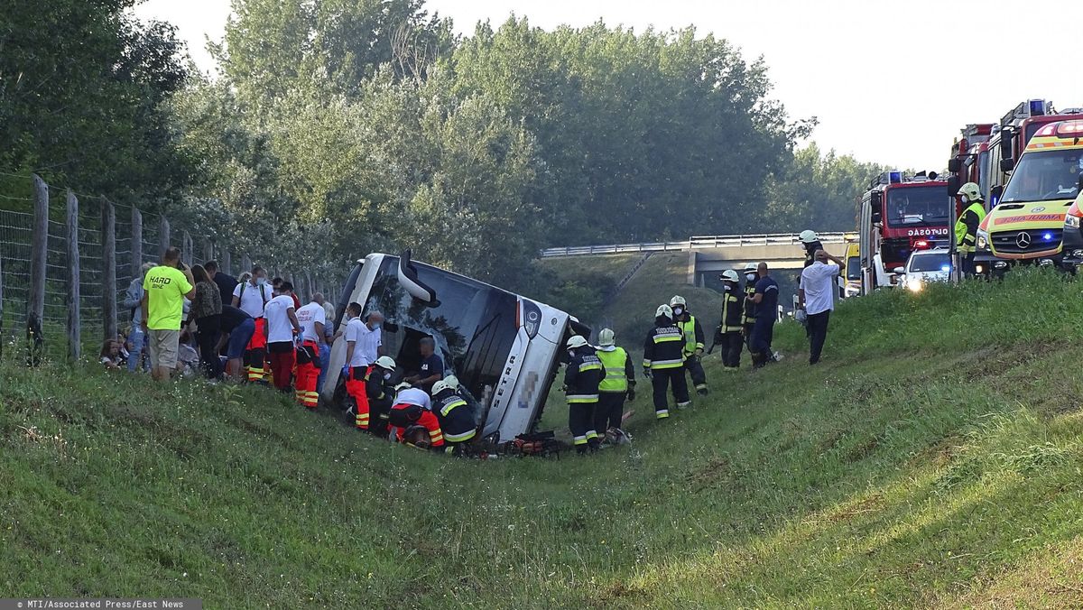 Węgry. Wypadek autokaru z Polakami. Jedna osoba nie żyje, ponad 30 rannych. Mamy odpowiedź MSZ