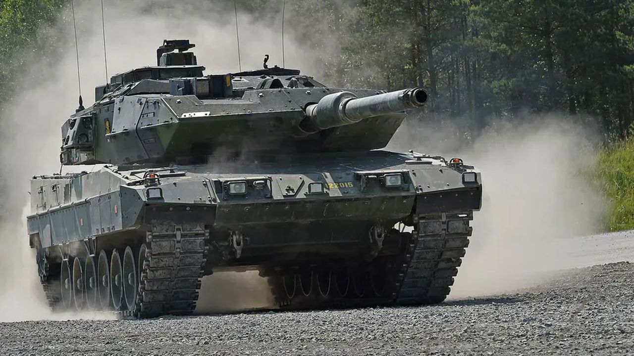 Video shows rare sighting of Ukrainian Stridsvagn 122 tank in action