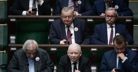 Chcą zastąpić prezesa PiS? "Powinni dać sobie na wstrzymanie"