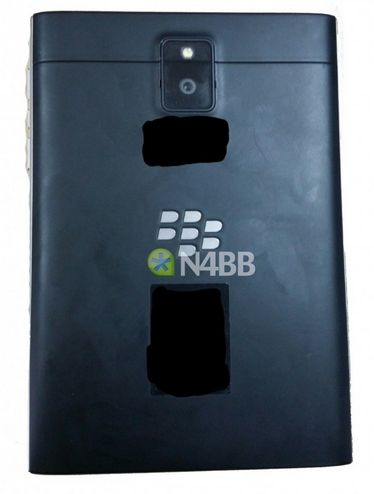 BlackBerry Q30 nadchodzi. Będzie nieźle wyposażony i... bardzo brzydki? 3