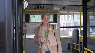 Lublin: Kwiaty dla pasażerek w autobusach i na przystankach