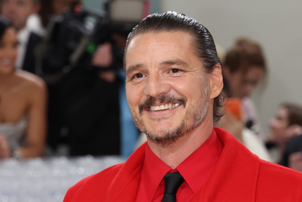 Szorty na czerwonym dywanie? Pedro Pascal we wszystkim wygląda świetnie