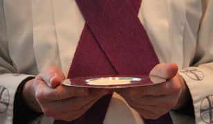 Skandal obyczajowy w parafii? "Spał z co najmniej czterema kobietami"