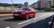 Škoda pokazała Karoqa po liftingu. Zyskał wegańską tapicerkę i kilka przydatnych opcji