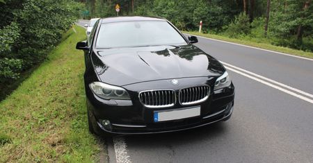 76-latek za kierownicą luksusowego BMW. Senior miał ponad 2 promile