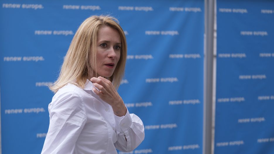 Premier Estoni Kaja Kallas straciła cierpliwość, gdy koalicjanci stanęli w jednym szeregu z opozycją i zagłosowali inaczej w sprawie zasiłków rodzinnych 