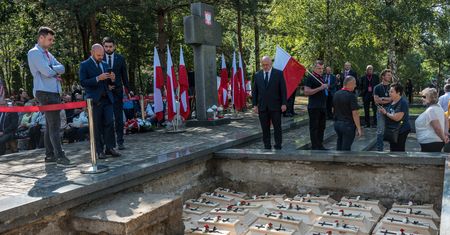 Ukraina: Pochowano szczątki 55 ofiar zbrodni wołyńskiej