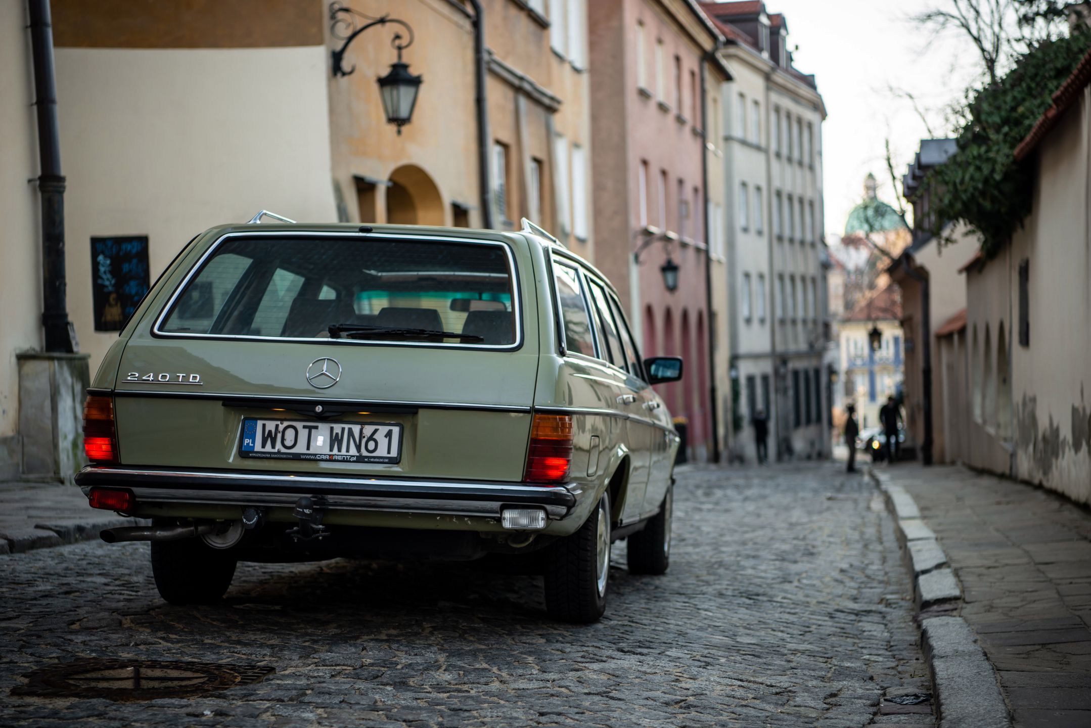 Pomysł rodzinnego mercedesa chwycił od razu - sprzedano ok. 200 tys. S123 z łącznej, liczącej prawie 2,7 mln sztuk produkcji (najwięcej w historii Mercedesa), a od 1993 r. Model T zagościł także w gamie mniejszej Klasy C
