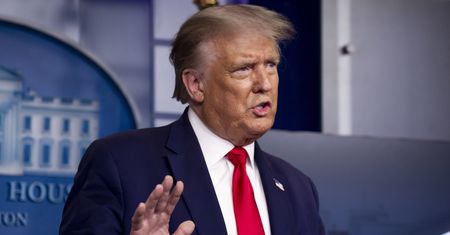 Donald Trump o koronawirusie. Zaklina rzeczywistość