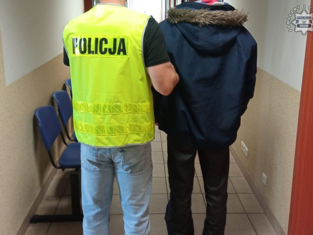 Zatrzymany sprawca zuchwałej kradzieży pierścionka. Łup próbował ukryć w majtkach