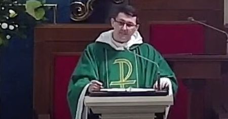 Słowa księdza wywołały lawinę komentarzy. Jest reakcja duchownego