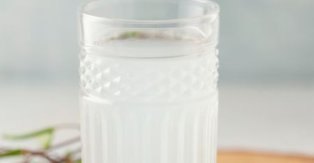 Zbieram wiosną i regularnie piję rano. Czuję luz w pasie i mam lepszą odporność