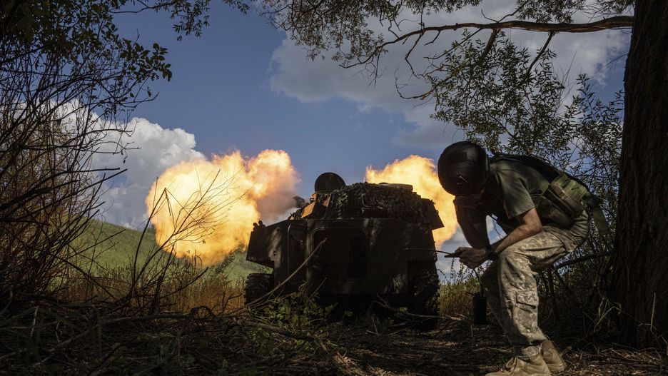 Ukraina - arch
Ukrainian self-propelled artillery shoots towards Russian forces at a frontline in Kharkiv region, Ukraine, Wednesday, July 27, 2022. (AP Photo/Evgeniy Maloletka), APTOPIX
AP