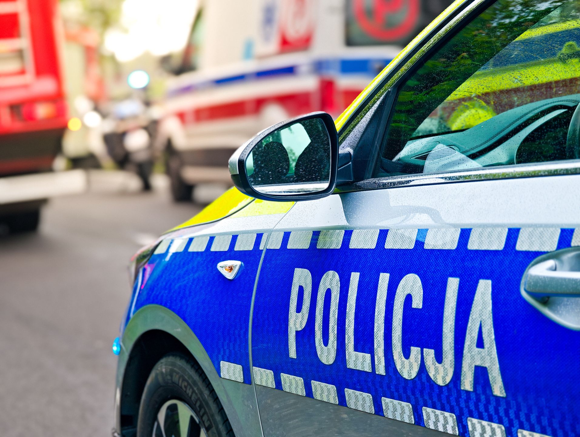 policja, radiowóz, policjant, drogówka, ambulans, pogotowie, pogotowie ratunkowe, zrm, straż pożarna, psp, wypadek, mandat, taryfikator, kolizja, miejsce zdarzenia, wypadek drogowy, ruch drogowy, droga