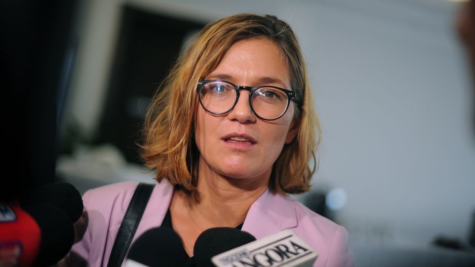 Magdalena Biejat po wręczeniu jej zaświadczenia o wyborze na senatora