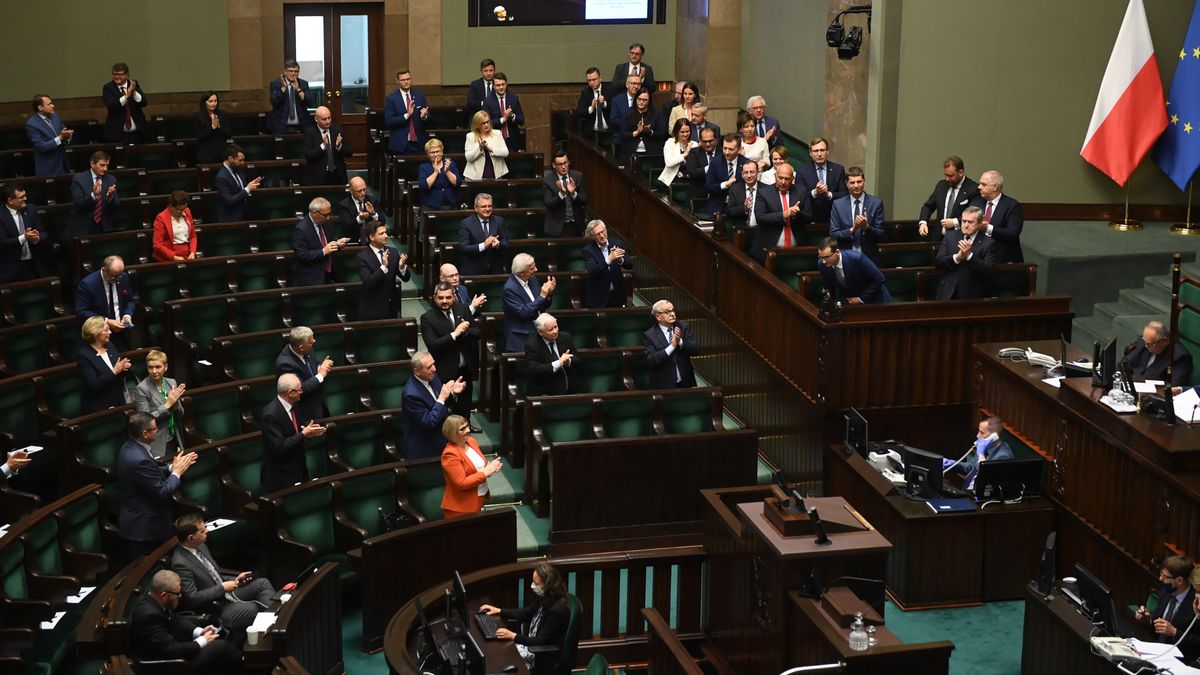Posłowie PiS chcą jak najszybciej uchwalić "Dudowe".