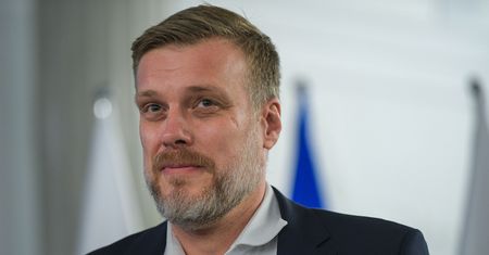 Zamieszanie z kursem złotego. Adrian Zandberg uderza w NBP