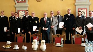 Skuteczni w działaniu i z sercem do ludzi. Nagrodzeni policjanci, strażacy i strażnik miejski Grudziądza