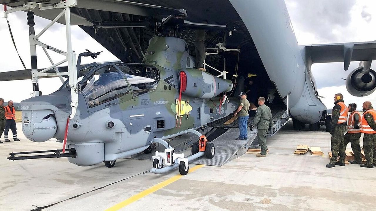 Pierwsze śmigłowce AH-1Z Viper dostarczone do Czech.