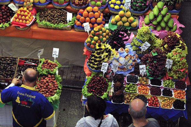 Świeże warzywa i owoce najlepiej kupować na bazarach i lokalnych targach