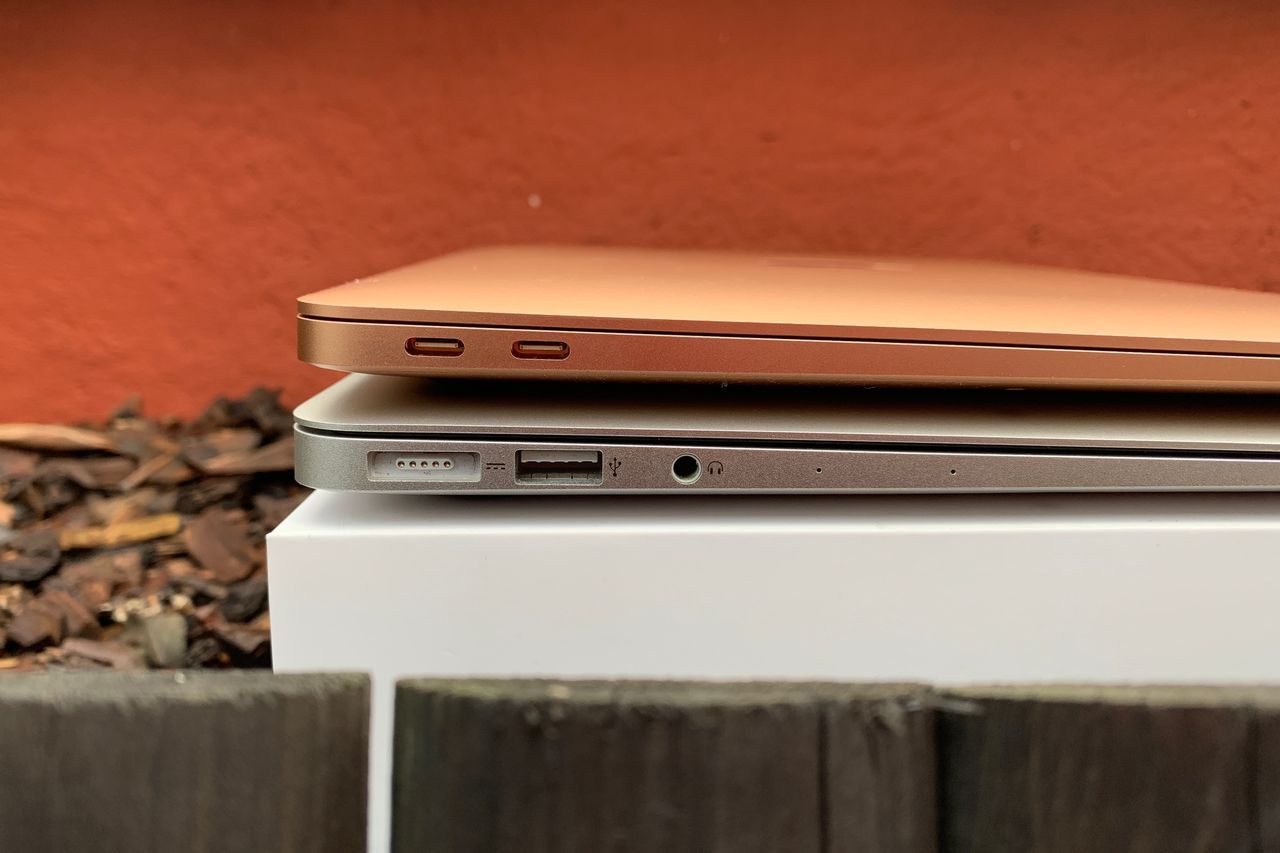 MacBook Air 2018 (złoty) vs. MacBook Air 2017 (srebrny)