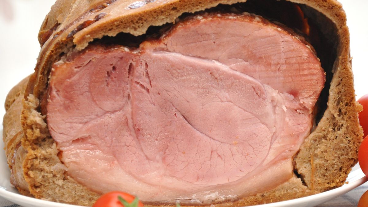 Szynka w chlebie jest ciekawą propozycją na święta