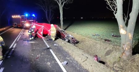 Śmiertelny wypadek w województwie opolskim. Kierowca uderzył w drzewo