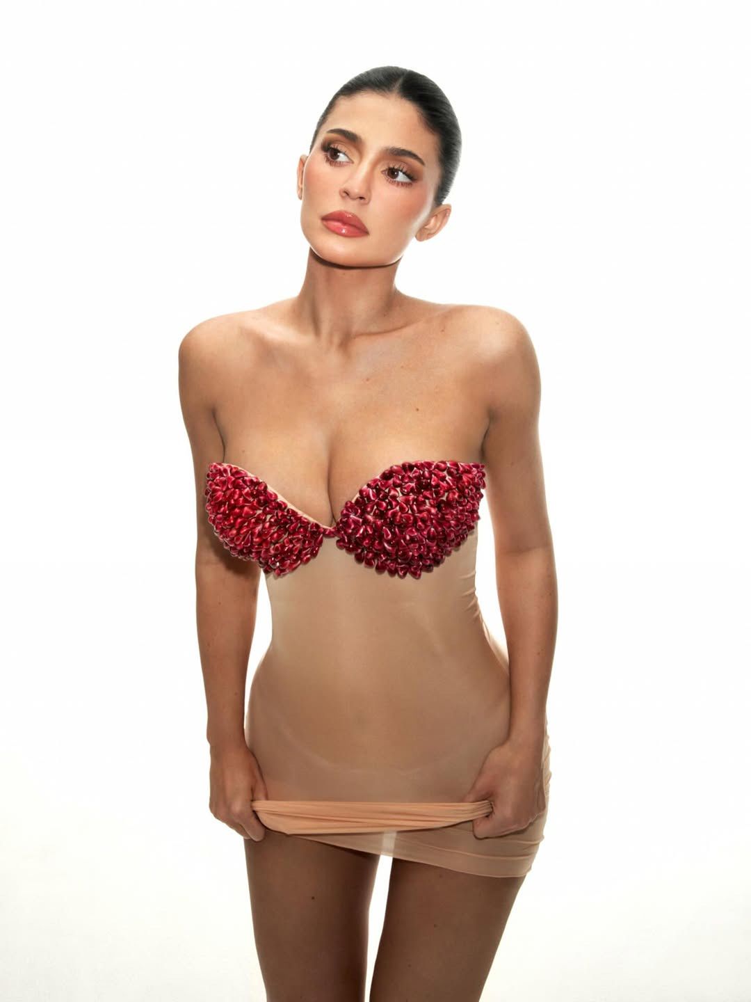 Kylie Jenner w staniku z granata