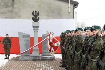 Dąbowa Wielka: Patriotyczna uroczystość. Odsłonięcie pomnika-memoriału 59 żołnierzy WP