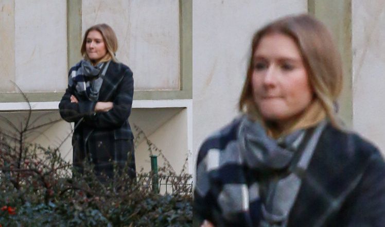 Kinga Rusin pali papieroska