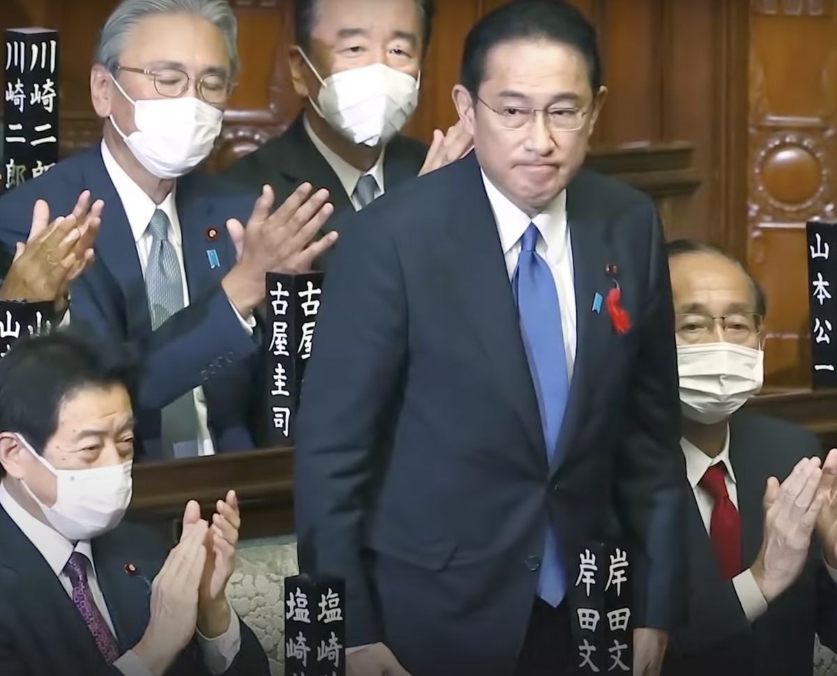 Premier Japonii Fumio Kishida jest odważnym człowiekiem. Wprowadził się do domu, który uchodzi za nawiedzony