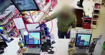 Wparował z bronią na stację. Pokonała go kasa fiskalna