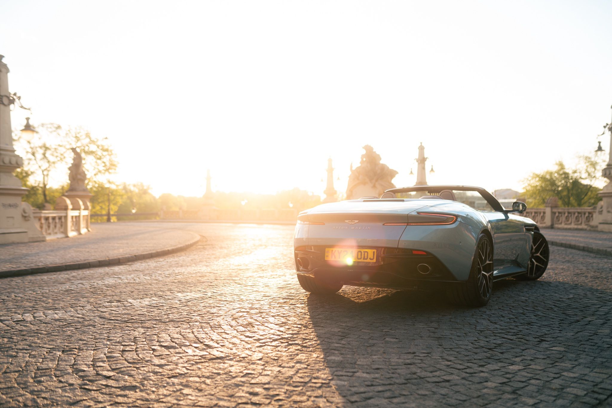 Aston Martin DB12 Volante