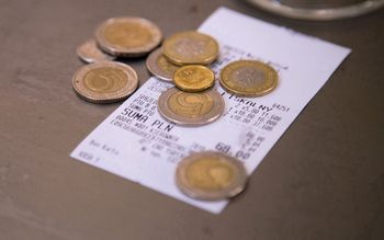 Takiego napiwku nie dawaj. "Dla kelnera to jak dostać w twarz"