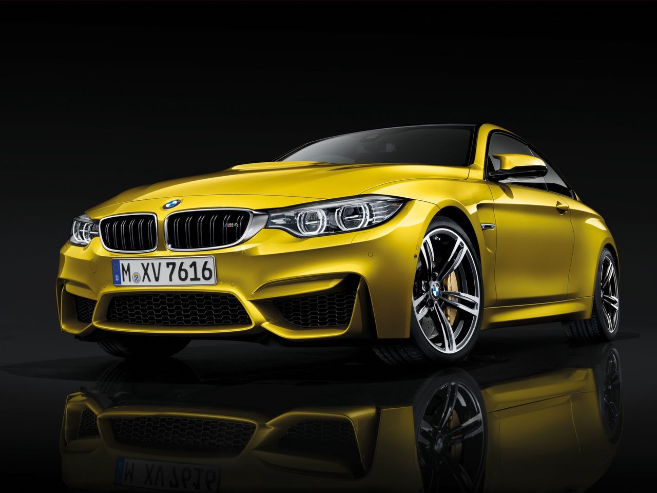 Tak, również BMW M4 może ulec hatchbackowi ze Stuttgartu. 431-konne M4 z ręczną skrzynią biegów potrzebuje na rozpędzenie do 100 km/h 4,3 s.