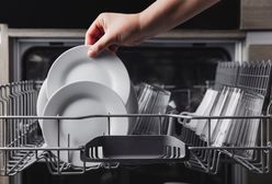 Rób tak ze zmywarką. Naczynia będą błyszczeć, a ona długo ci posłuży