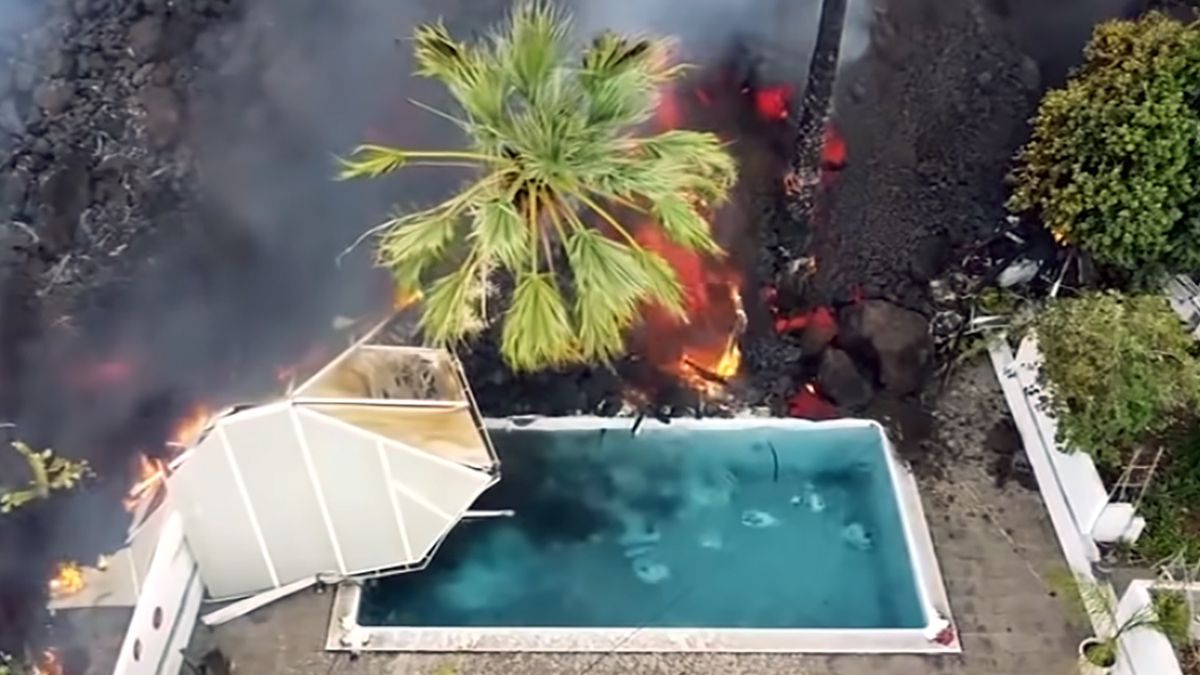 Gorący materiał wulkaniczny zajął jeden z przydomowych basenów