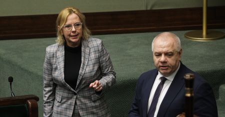 Minister zaprasza na mszę. "W podziękowaniu za pracę resortu"