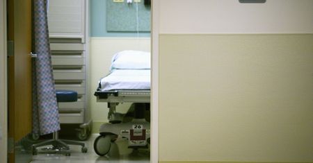 Zmarła 35-latka z Ostrzeszowa. Lekarz przepisał jej leki przeciwbólowe i odesłał do domu