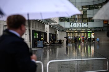 Afera w BBC. Przewodniczący Samir Shah przeprasza