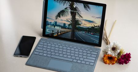 Microsoft po cichu ogłosił, że nadchodzi emulacja x64 na ARM