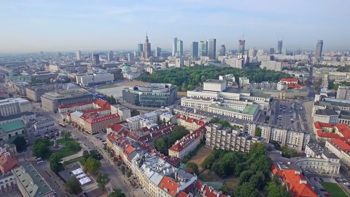 Warszawa widziana z drona [Niesamowite wideo]