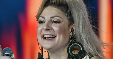 Pokazała wyćwiczone ciało. "Podnosimy temperaturę"