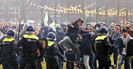 COVID-19. Mają dość obostrzeń. Dantejskie sceny na ulicach