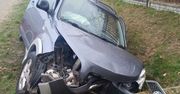71-letni kierowca poważnie ranny po wypadku w Budzyniu. Auto wpadło do rowu